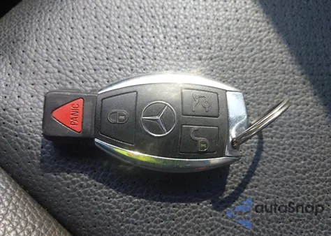 2013 Mercedes-Benz C 300 Luxury 4Matic/Sport 4Matic z USA, uszkodzony, nr VIN WDDGF8AB4DR279441